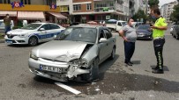 BAHÇELİEVLER - Samsun'da Kavsakta Iki Araç Çarpisti Açiklamasi 1 Yarali