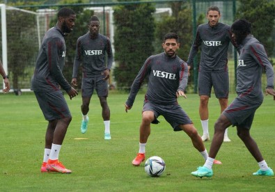 Trabzonspor Yagmur Altinda Çalisti
