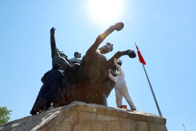 Ulusal Yükselis Aniti Temizleniyor