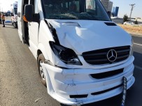 JANDARMA - Yolcu Servisinin Çarptigi Adam Öldü