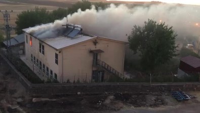 Zerzevan Kalesi'ndeki Kazi Evinde Yangin Çikti