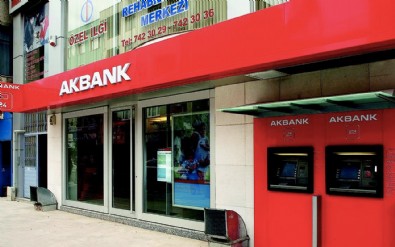 Akbank neden çöktü? Akbank ne zaman düzelecek? Akbank güncellenen sistemi yüzünden çökmüş!