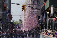 New York'ta Salgin Döneminin 'Kahramanlarindan' Geçit Töreni