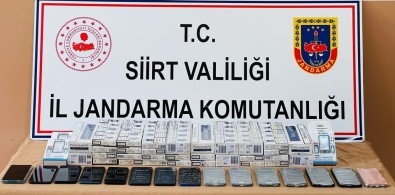 Siirt'te Kaçak Cep Telefonu Ile 248 Paket Kaçak Sigara Ele Geçirildi