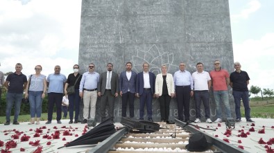 Çorlu Tren Faciasinda Hayatini Kaybedenler Anisina Anit