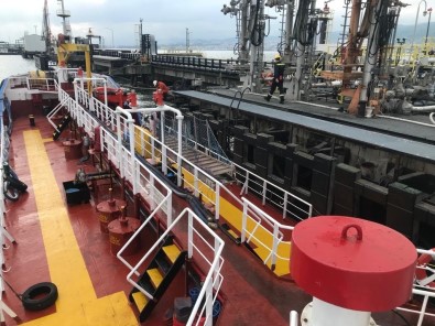Izmit Körfezi'ni Kirleten Gemiye Ceza Yagdi