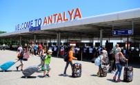 (Özel) Antalya Havalimani'nda Tarihi Yogunluk