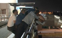 Antalya'da Üst Geçitteki Intihar Girisimi Polisin Hamlesiyle Önlendi