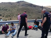 Malatya'da Minibüs Sarampole Uçtu Açiklamasi 15 Yarali