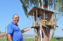 Atik Malzemelerle Ailesine Yasam Alani Kurdu