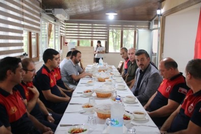 Baskan Aktürk'ten Yanginlara Karsi Mücadele Eden Itfaiye Personeline Tesekkür