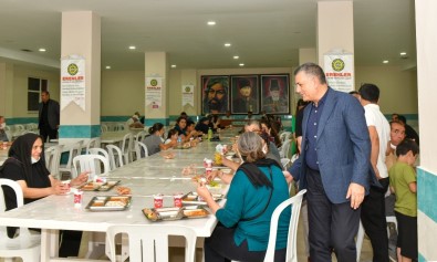 Baskan Bozkurt, Muharrem Ayi'nin Ilk Aksaminda Orucunu Vatandaslarla Birlikte Açti