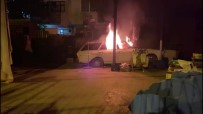 Bursa'da Bir Otomobil Mahallenin Ortasinda Alev Alev Yandi