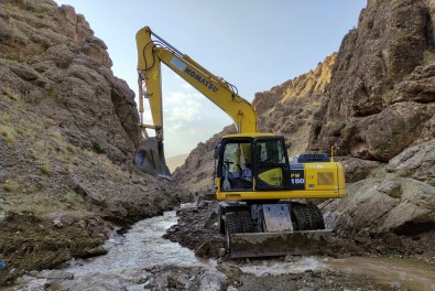 Gürpinar Belediyesi Yaylada Mahsur Kalan Vatandaslari Kurtardi