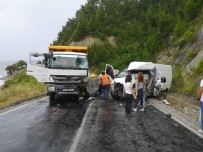 Hafriyat Kamyonu Ile Hafif Ticari Araç Çarpisti Açiklamasi 3 Yarali