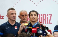 Olimpiyat Sampiyonu Busenaz Sürmeneli Yurda Döndü