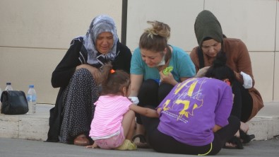 8 Yasindaki Çocuk Havuzda Boguldu, Anne Ve Hala Morg Önünde Sinir Krizi Geçirdi