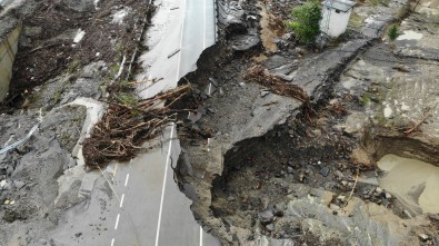 Bartin-Karabük Yolundaki Heyelan Drone Ile Görüntülendi