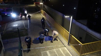 Bursa'da Bir Parkta Erkek Cesedi Bulundu