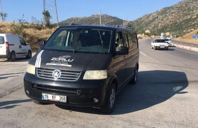 Çalinti Minibüsteki Süpheli Araci Birakarak Kaçti