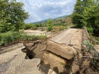 Karabük'te Köprü Çöktü, Yol Ulasima Kapandi