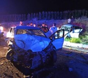 Manisa'da Otomobiller Kafa Kafaya Çarpisti Açiklamasi 1 Ölü, 3 Yarali