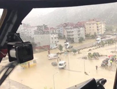 MSB'den Sinop ve Kastamonu'daki sel bölgesinde tahliye çalışması!