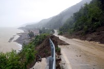 Sele Teslim Olan Ayancik'a Yollar Geçit Vermiyor