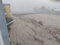 Sinop'ta Sel Açiklamasi Ayancik Çayi Tasti