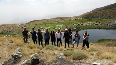 Yüksekovali Dagcilar Erdanis Göllerini Gezdi