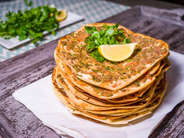 Lahmacun kaç kalori? Lahmacun diyette yenir mi? Lahmacun kilo aldırır mı?