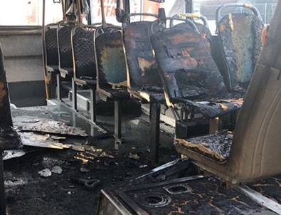 Beylikdüzü'nde İETT midibüsü yandı!