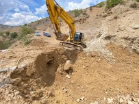 Elazig'da Sel Ve Heyelan Nedeniyle Bozulan Köy Yollarinda Onarim Çalismalari Sürüyor