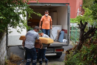 Evi Yanan Aileye Yardim Eli Uzandi