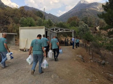 Koca Yürekli Minik Kizdan Duygulandiran Davranis