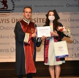 Saglik Bilimleri Fakültesi Ögrencilerinin Mezuniyet Sevinci