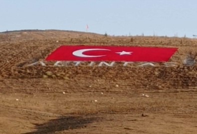 Altintas'ta Dev Türk Bayragi Boyama Çalismasi