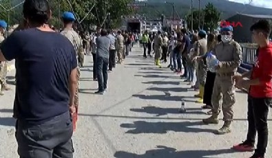Sinop'ta panik anları! Yardım çalışmasında köprüde çökme tehlikesi