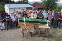 Bakan Karaismailoglu, Selde Hayatini Kaybeden Yasli Adamin Tabutunu Sirtladi