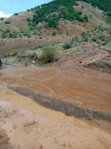Bingöl'de Heyelan Nedeniyle Kapanan Yollar Ulasima Açildi