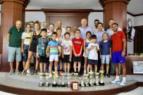 Didim Tenis Kulübü Ögrencileri Baskan Atabay Ile Görüstü