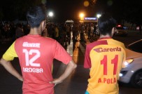 Galatasaray Formasi Giyip Fenerbahçe Takimini Karsilamasina Geldiler