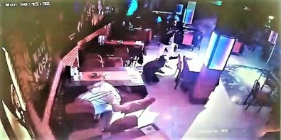 Kiz Arkadasinin Çalistigi Gazinoyu Taradi