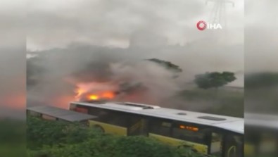 Küçükçekmece'de Belediye Otobüsü Alev Alev Yandi