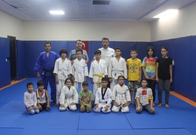 Minik Judocular Madalya Için Hazirlaniyor