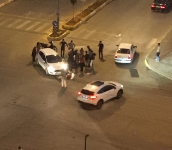 Motosiklet Ile Otomobil Çarpisti Açiklamasi 2 Yaralandi