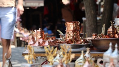 (ÖZEL) 200 Liraya Satiliyor, 50 Yil Kullaniliyor