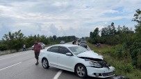 Samsun'da Iki Otomobil Çarpisti Açiklamasi 4 Yarali
