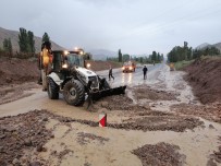 Sel Oltu'da Seralara Zarar Verdi, Kümes Hayvanlari Telef Oldu
