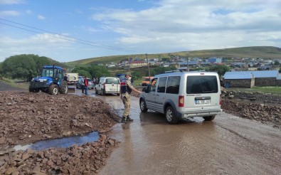 Siddetli Yagis Ardahan'da Sele Ve Heyelana Neden Oldu